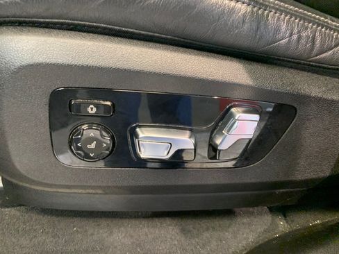 Used 2022 BMW X7 xDrive40i w/ M Sport Package AWD/4WD image 18