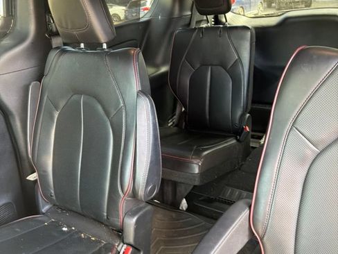 Used 2020 Chrysler Pacifica Limited FWD image 12