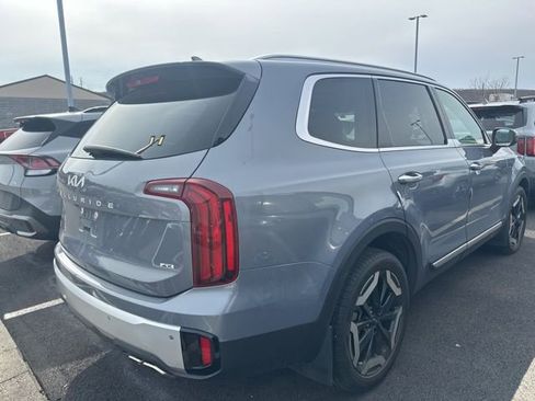 Used 2024 Kia Telluride S w/ S Sunroof Package image 3
