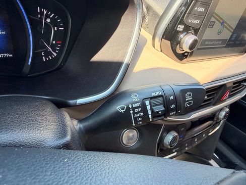 Used 2020 Hyundai Santa Fe Limited AWD/4WD image 16