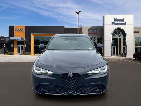 Used 2024 Alfa Romeo Giulia Veloce AWD/4WD image 2