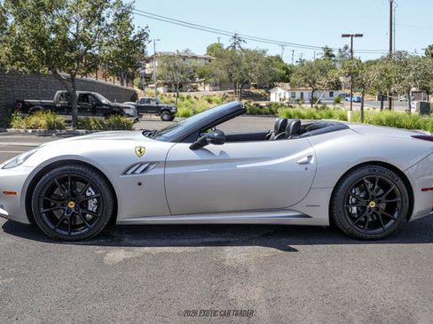 Used 2012 Ferrari California RWD image 3