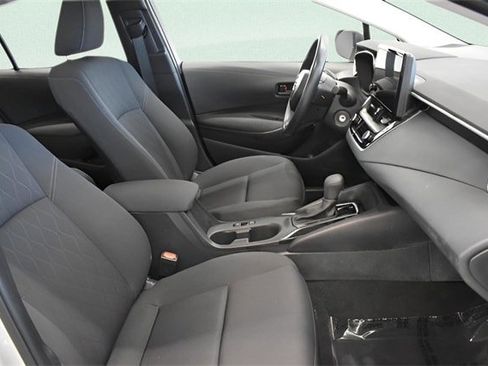 Used 2025 Toyota Corolla LE image 21
