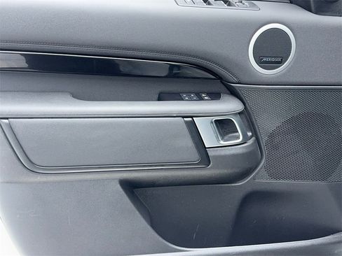 Used 2024 Land Rover Discovery S image 39