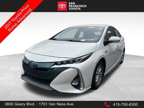 Certified 2017 Toyota Prius Prime Advanced FWD image 1
