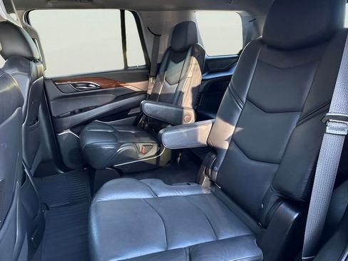 Used 2020 Cadillac Escalade Luxury image 61