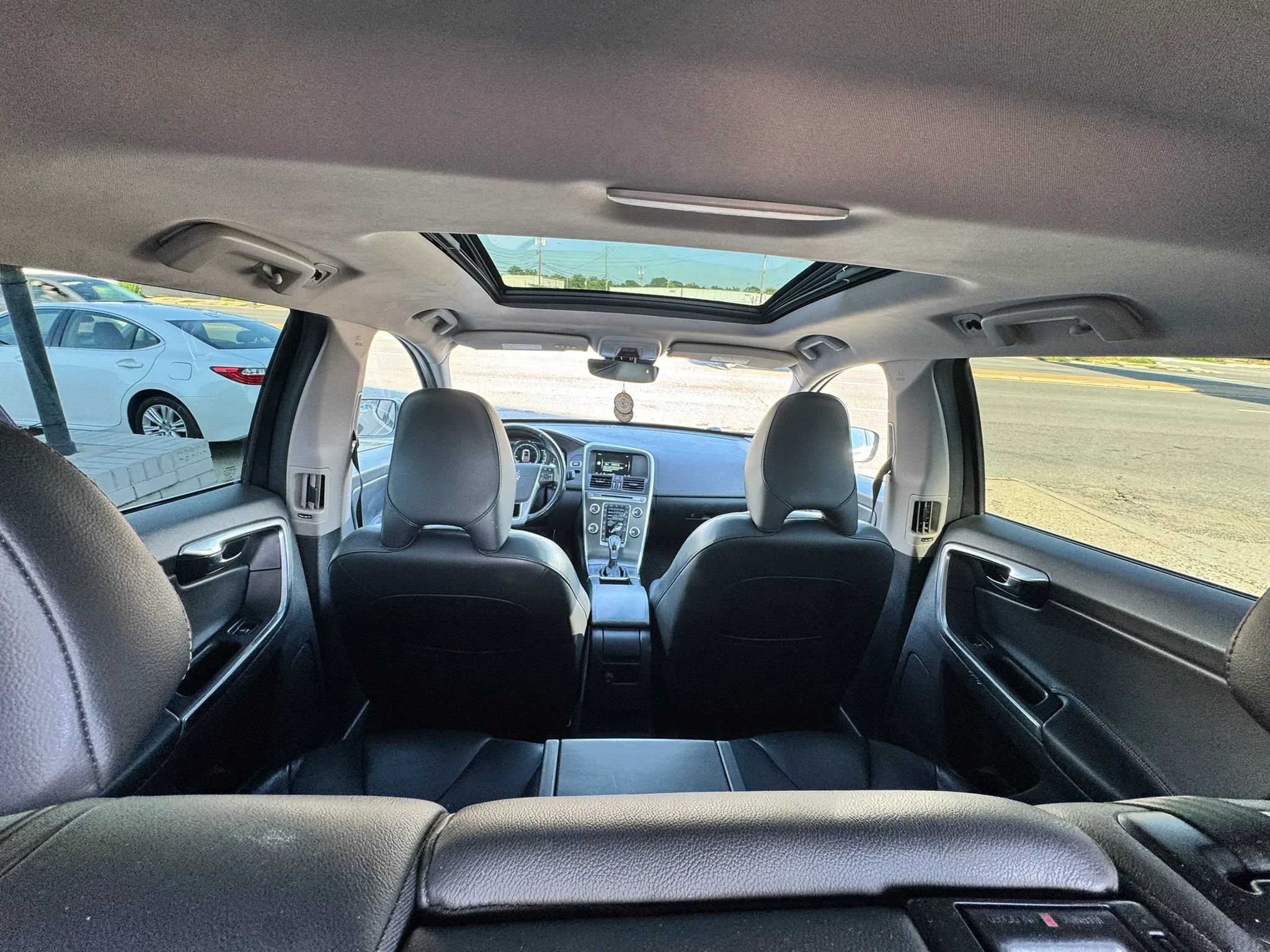 Used 2015 Volvo XC60 T6 w/ Protection Package AWD/4WD image 16