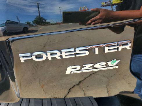 Used 2017 Subaru Forester 2.5i Premium w/ All-Weather Package AWD/4WD image 13