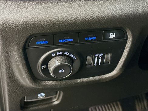 Used 2022 Jeep Grand Cherokee Limited 4xe image 17