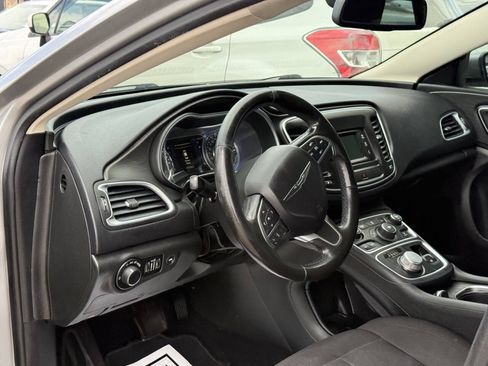 Used 2015 Chrysler 200 Limited w/ Convenience Group FWD image 4