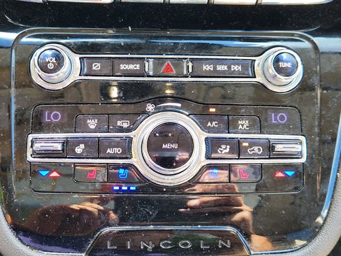 Used 2020 Lincoln Corsair Reserve w/ Equipment Group 201A FWD image 12