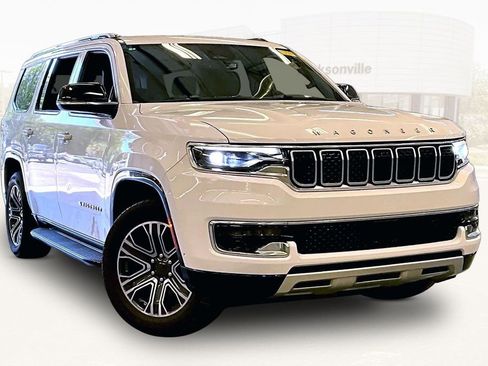 Used 2024 Jeep Wagoneer Series II w/ Flexible Seating Group RWD image 2