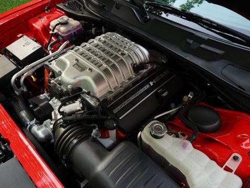 Used 2017 Dodge Challenger SRT Hellcat RWD image 39