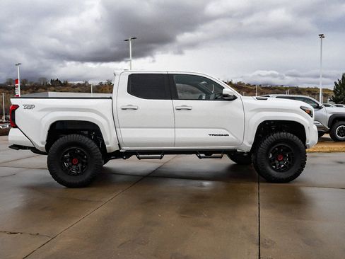 Certified 2025 Toyota Tacoma TRD Sport w/ TRD Sport Upgrade Package image 9
