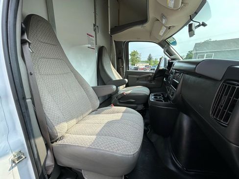 Used 2023 Chevrolet Express 3500 w/ Power Convenience Package RWD image 15
