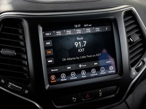 Used 2021 Jeep Cherokee Latitude Lux w/ Comfort/Convenience Group image 6