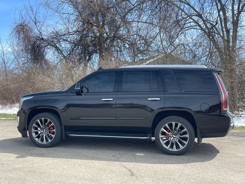 Certified 2020 Cadillac Escalade Luxury w/ Escalade Sport Edition image 5