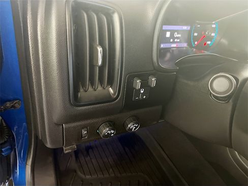 Used 2020 Chevrolet Colorado ZR2 w/ ZR2 Dusk Special Edition image 10