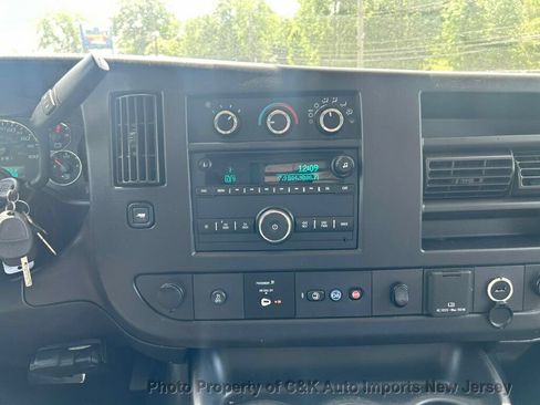 Used 2020 Chevrolet Express 3500 w/ Power Convenience Package RWD image 29
