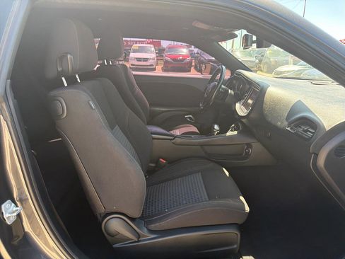 Used 2019 Dodge Challenger SXT RWD image 15