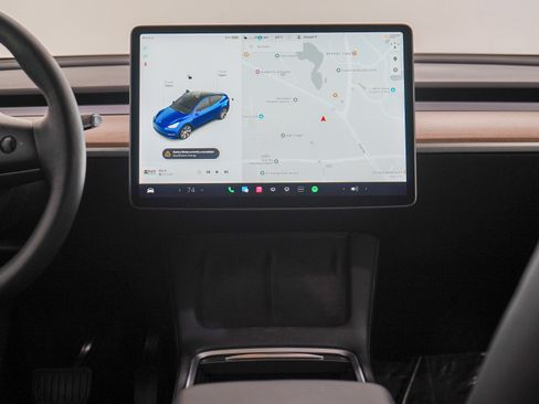 Used 2022 Tesla Model Y Long Range image 13