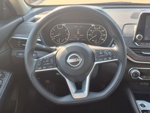 Used 2025 Nissan Altima 2.5 SV image 21