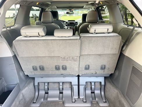 Used 2013 Toyota Sienna Limited image 16