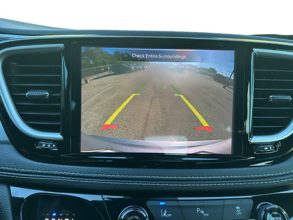 Used 2021 Chrysler Pacifica Touring w/ S Appearance Package FWD image 16