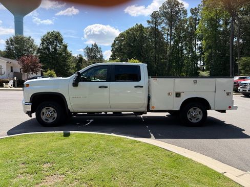Used 2021 Chevrolet Silverado 2500 W/T w/ WT Convenience Package AWD/4WD image 4