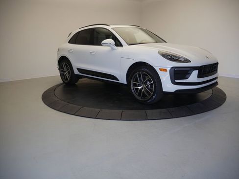 New 2026 Porsche Macan AWD/4WD image 9