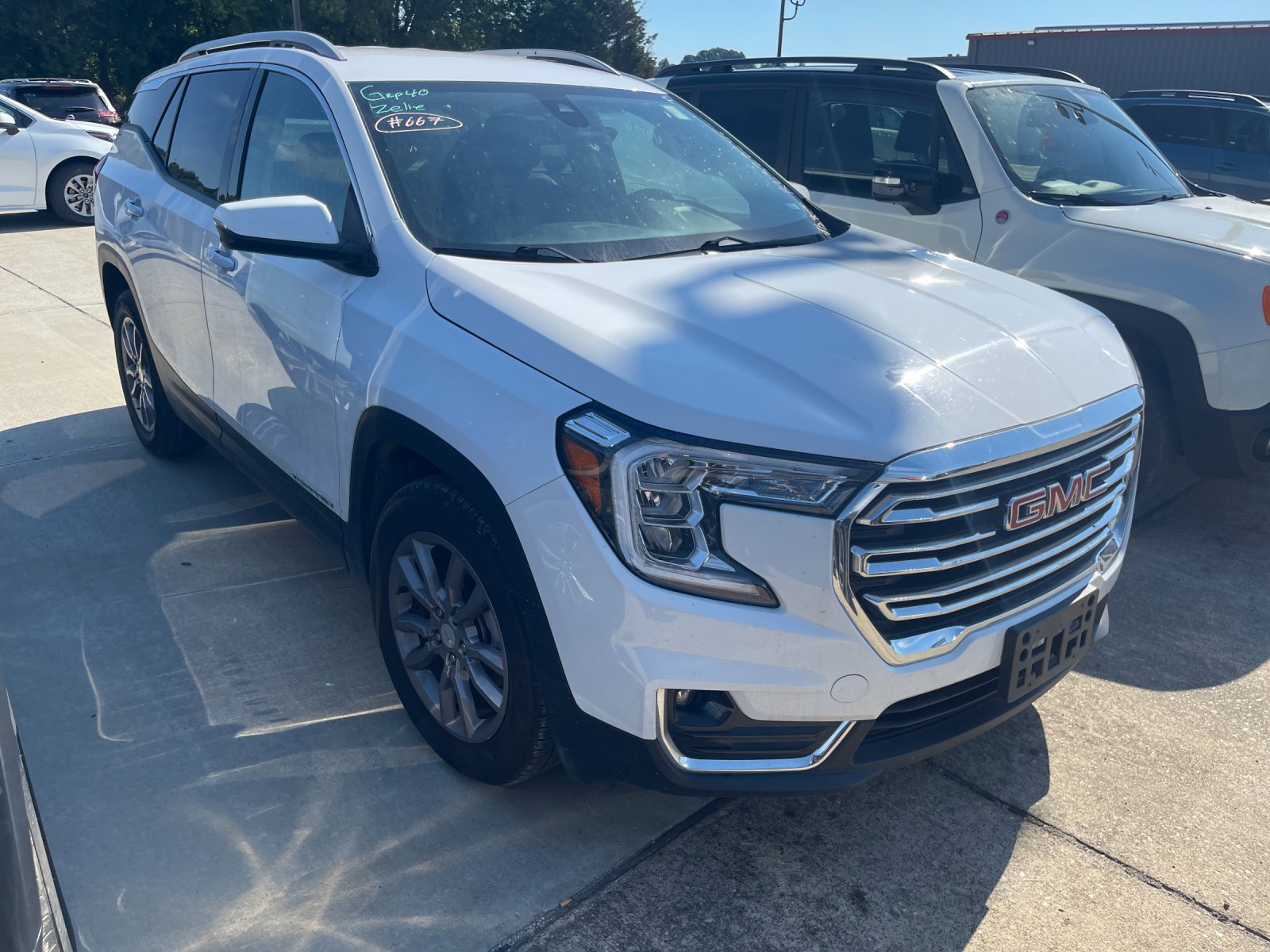 Used 2024 GMC Terrain SLT AWD/4WD image 5
