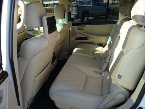 Used 2014 Lexus LX 570 4WD image 23