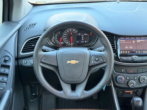 Used 2020 Chevrolet Trax LS image 13
