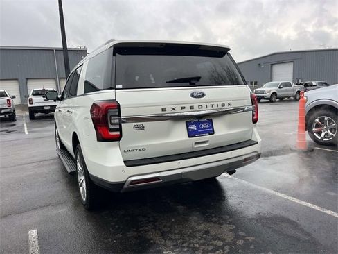 Used 2023 Ford Expedition Limited image 5