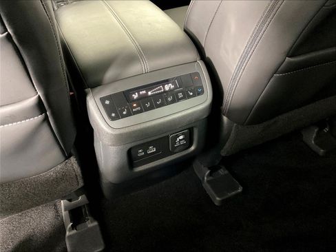 Used 2025 Nissan Pathfinder Platinum AWD/4WD image 11