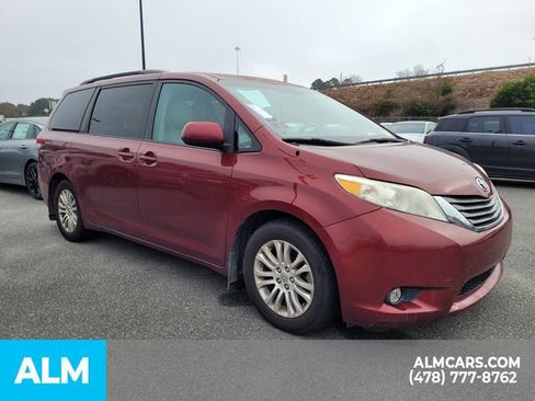 Used 2014 Toyota Sienna XLE image 24