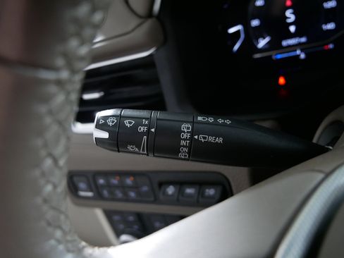 Used 2022 GMC Yukon XL Denali image 31