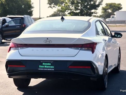 Used 2025 Hyundai Elantra SEL FWD image 3