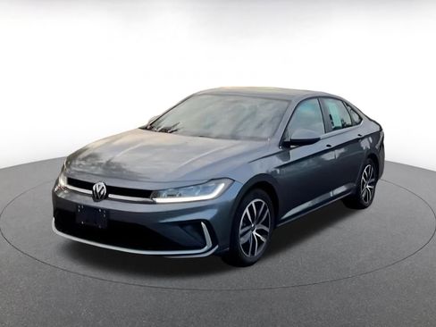 Used 2025 Volkswagen Jetta SE image 9