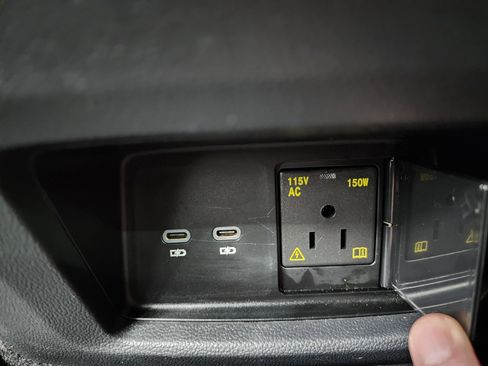 Used 2025 Volkswagen Atlas SE image 41