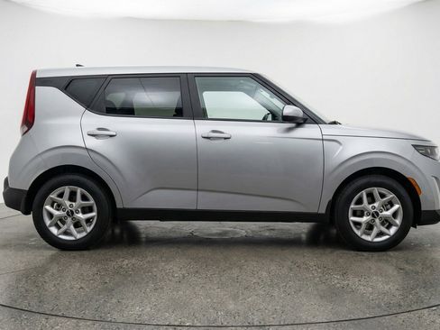 Used 2025 Kia Soul LX w/ LX Technology Package image 9