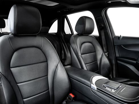 Used 2020 Mercedes-Benz GLC 300 4MATIC image 32