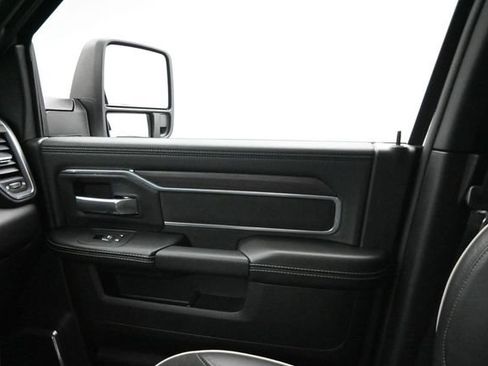 Used 2025 RAM 2500 Laramie AWD/4WD image 22