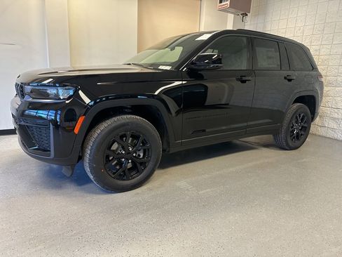 New 2026 Jeep Grand Cherokee Altitude AWD/4WD image 13