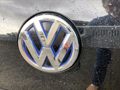 Used 2016 Volkswagen e-Golf SEL Premium FWD image 7