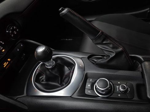 Used 2019 MAZDA MX-5 Miata Club RWD image 24