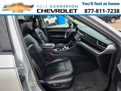 Used 2024 Jeep Grand Cherokee Limited AWD/4WD image 15
