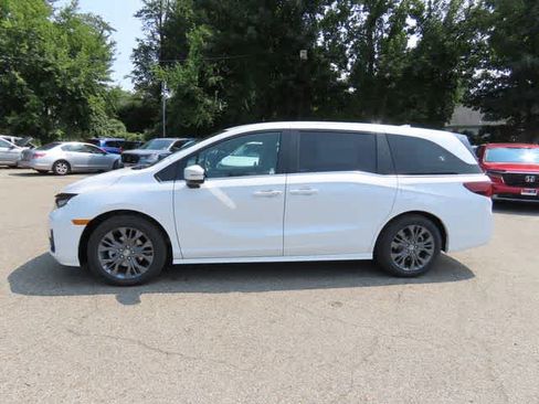 New 2026 Honda Odyssey Touring image 3