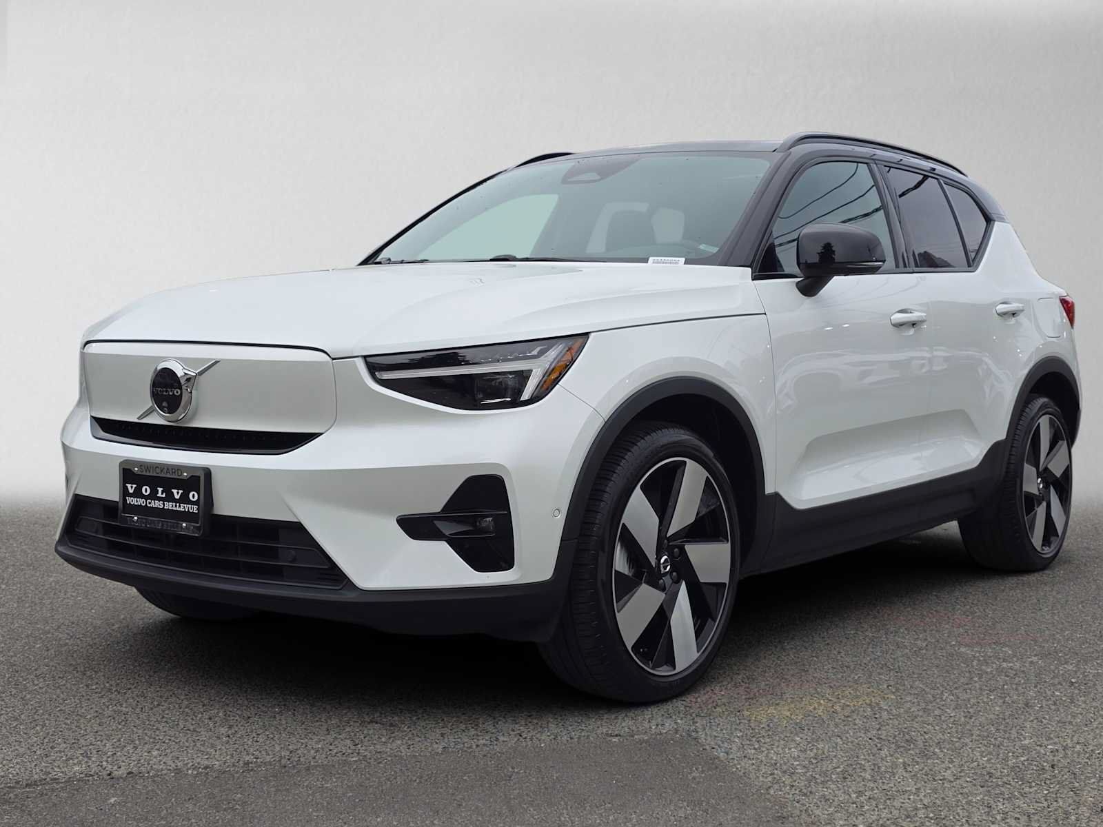 Used 2024 Volvo XC40 Recharge Plus w/ Protection Package Premier AWD/4WD image 8