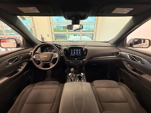 Used 2023 Chevrolet Traverse LT FWD image 17